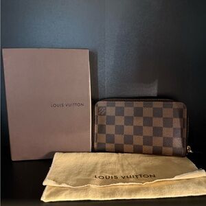 Authentic Louis Vuitton Compact Zippy Wallet